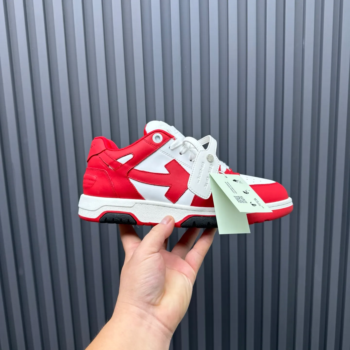 【off- white】P: 620💰Couple model👫, Size: 35-44 (Customized for men 38.45.46) High-quality version👊 "Out of office" series original molding, original lasting, production process 1:1 Original ➰OFF GRAY WHITE OW ➰ First-layer cowhide Imported skin-friendly and environmentally friendly polyester mesh Original molding high elastic and environmentally friendly molding pad Made with the original lasting process. The original molded rubber outsole (never yellows and deforms) has a super correct shape, bright color and strong three-dimensional effect👍. Packaging💯Full set of packaging synchronized with the official website (branded paper, certificate of quality, branded cloth bag)